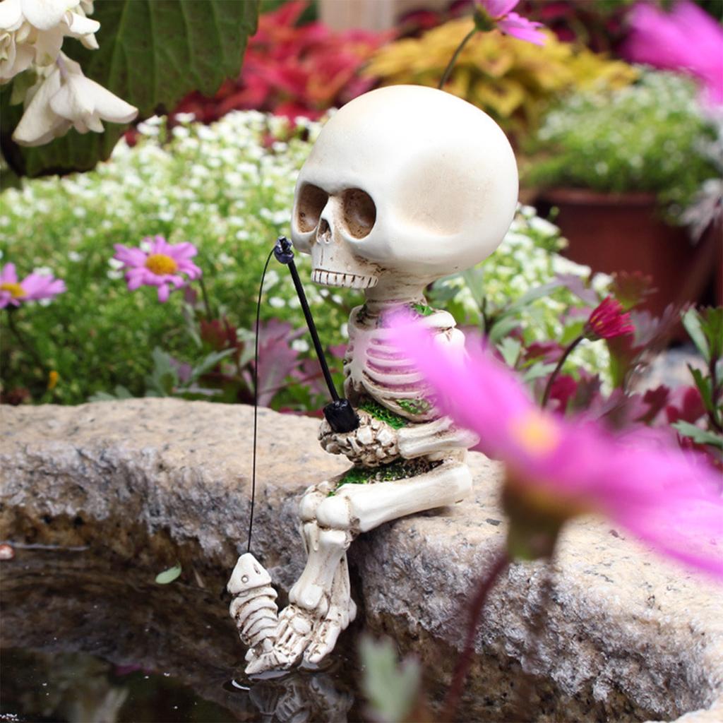 Resin Skeleton Fishing Statue Cool Skeleton Figurine Halloween Ornaments Gift for Christmas Thanksgiving
