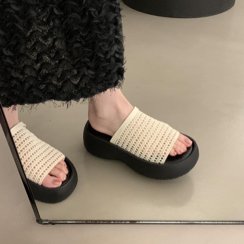 

Маффины на толстой подошве, плетеные шлепанцы с вырезами, женские летние новые повседневные уличные серебристые крутые шлепанцы 40