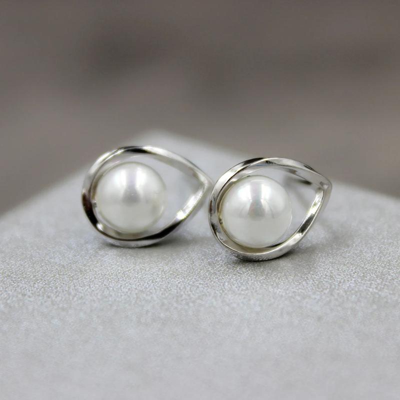 

Huitan Dainty Simulated Pearl Stud Earrings Copper Color/Gold Color Metal Earrings for Women Fashion Versatile Girls Zircon