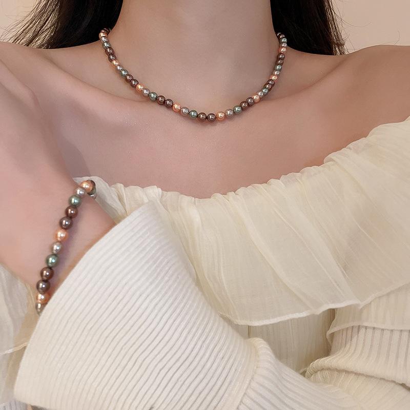 Fashion versatile color matching pearl necklace retro niche high-end sense collarbone chain personality light luxury design sense necklace women