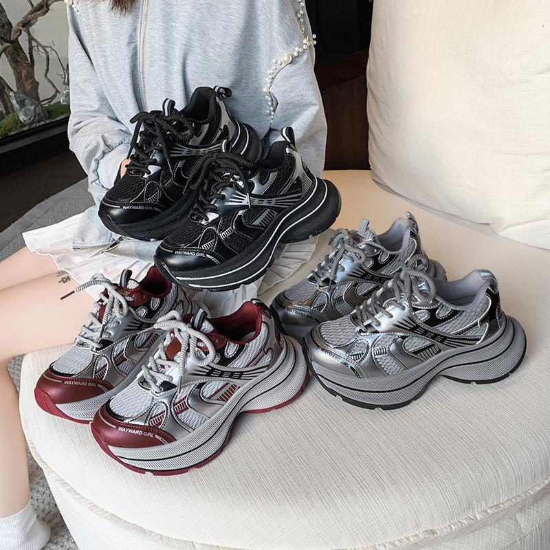 Thick-soled dad shoes women's 2025 spring and autumn super fire new models heightened and comfortable mesh four seasons casual silver sneakers