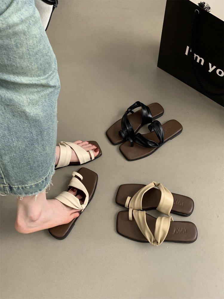 

[Youshilai] Cool slippers women s outerwear 2025 new toe one-word drag flat-bottomed pleated beach slippers 35