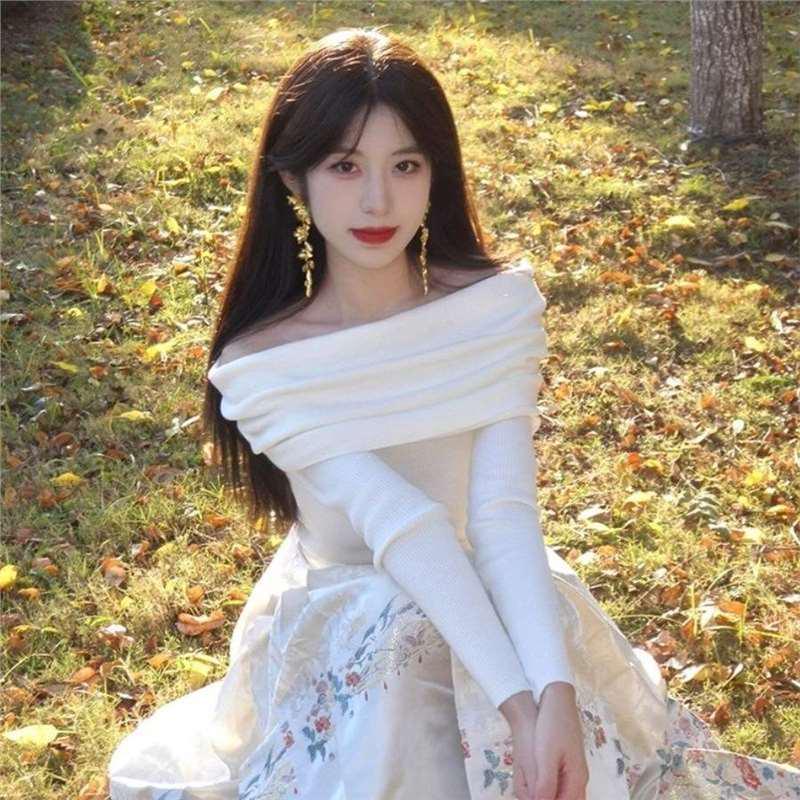 

2024 Ранняя осень Сладкий французский трикотажный свитер с открытыми плечами M