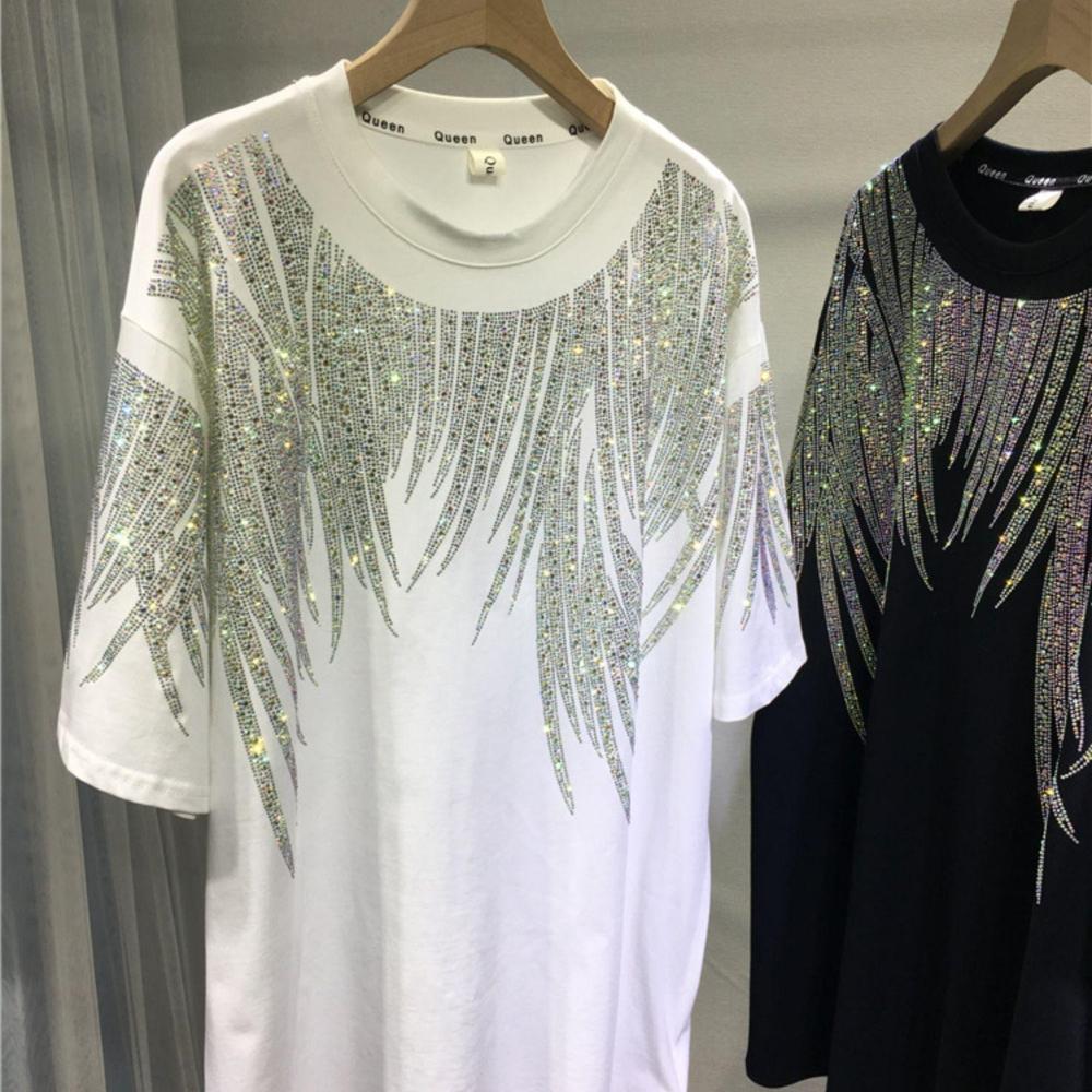 Maglietta a maniche corte con ali di piume di diamante nero taglie forti per donna - Anti-età e alla moda
