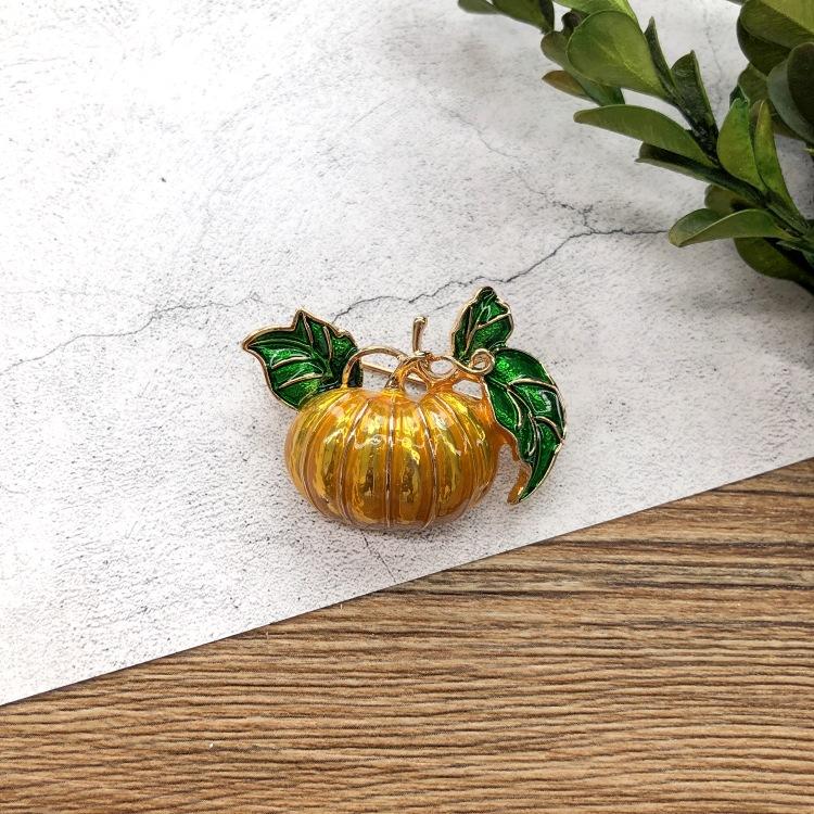 Forest retro fairy tale versatile brooch bee pearl temperament brooch pin coat with accessories