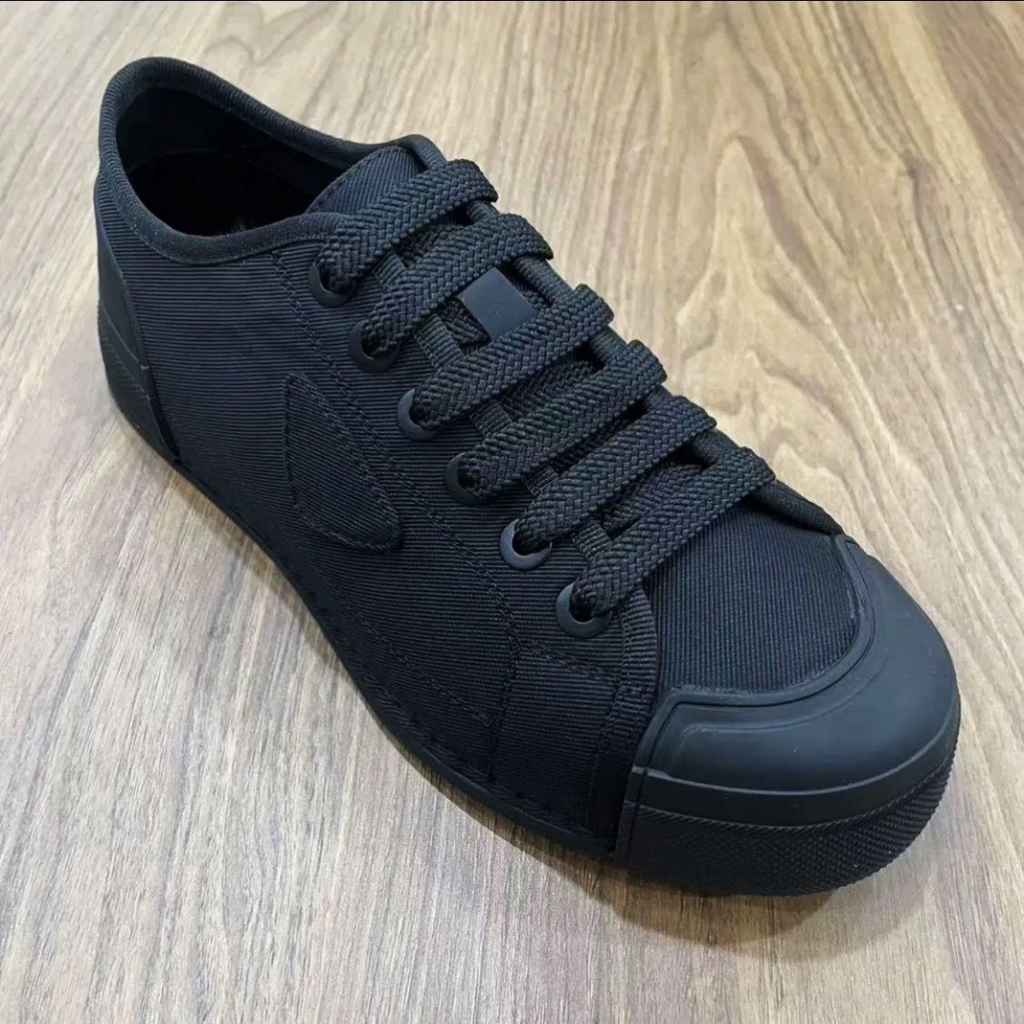 

Мужские клоунские туфли из черного холста высокого класса: Стильная, Удобная и Повседневная Деловая Обувь 37