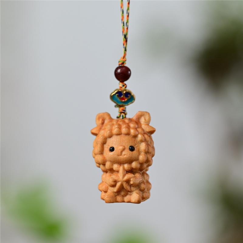 Thuja Twelve Zodiac Carving Wooden Pendant Chinese Zodiac Wood Carving Figurines Bag Decoration Gifts for Family Couple