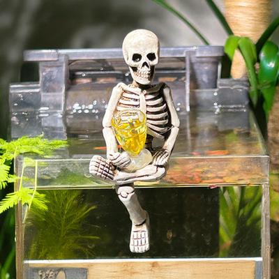 Funny Drinking Skeleton Statue Flower Pot Hugger Resin Skeleton Figurine Planter Pot Decoration for Garden Balcony Patio Lawn Fish Tank Decor
