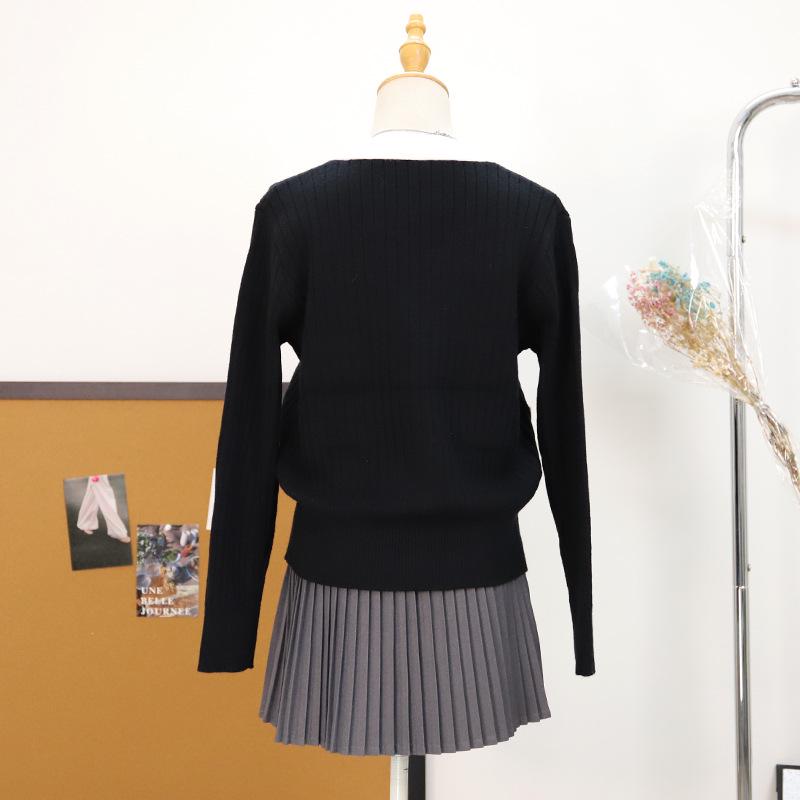 Autumn 2025 V-neck Chic Color Block Slim Fit Knit Cardigan with Metal Buttons