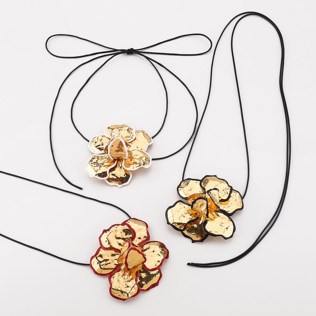 Tooxika Exaggerated Oil Drip Black Edge Three-dimensional Ruffled Flower Pendant Necklace Vintage Stacking Necklace