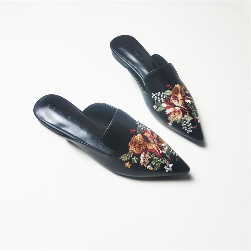 Chengmei Foot New Flat-bottomed Slippers Embroidered Pointed Women s Shoes Retro Half Slippers Women 34