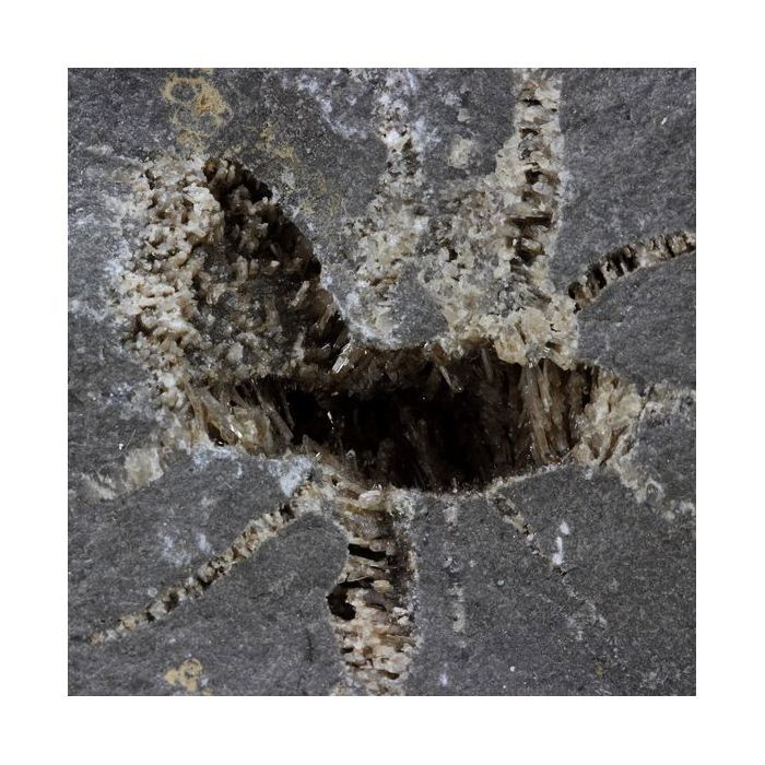 Pierres et Minéraux. Septaria, Baryte. 3609.0 ct. Col de Pré Guittard, Drôme, France.