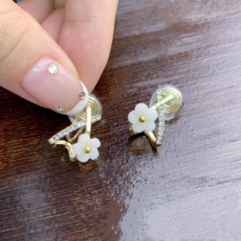 Korean Style Fresh Flower Ear Clips (No Piercing Needed) - Versatile & Painless with High-End Look