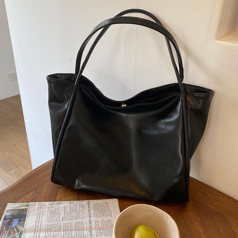 Korean Autumn Handbag: New Style, Large Capacity, Versatile Tote Bag with Niche Design, Single Shoulder, Casual Underarm Carry