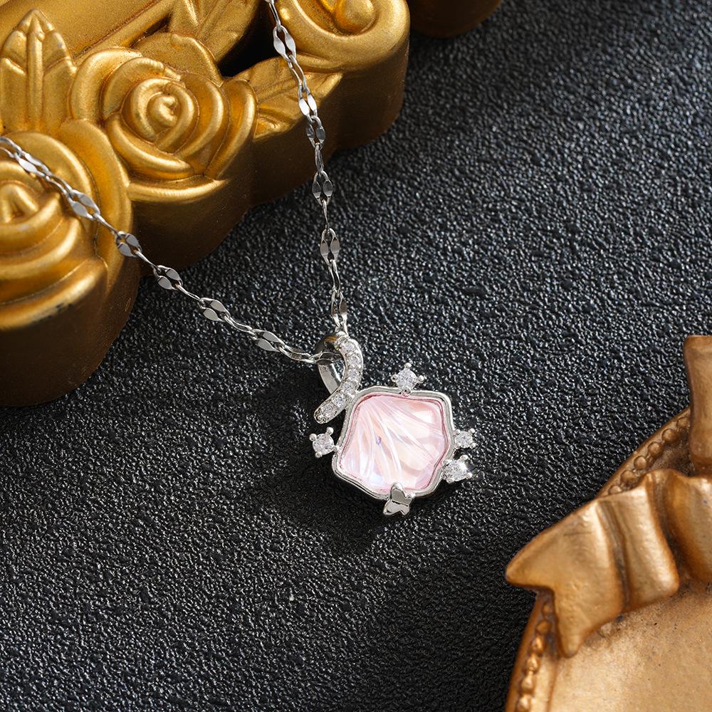 European Titanium Steel Necklace for Women: Colorfast, Versatile, Luxurious, Fashionable Collarbone Design
