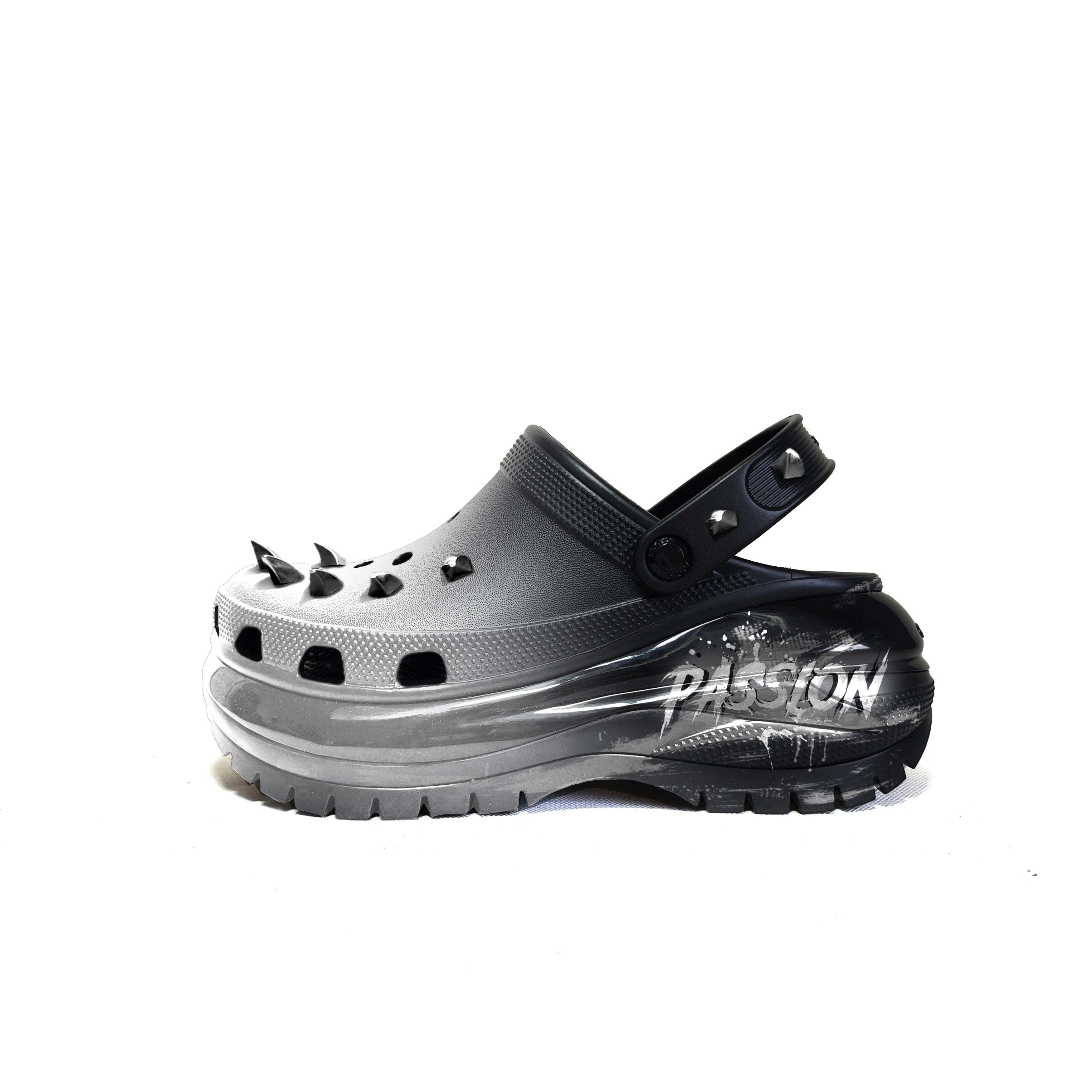 

Crocs Mega Crush Clog EVA Classic Street Rivet Hole Shoes Unisex Black 36-37 чёрный