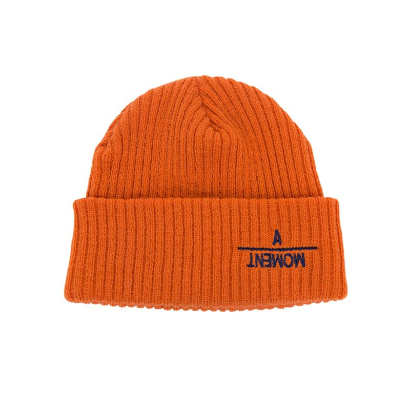 BLACK HOODY A Moment Short Beanie Orange