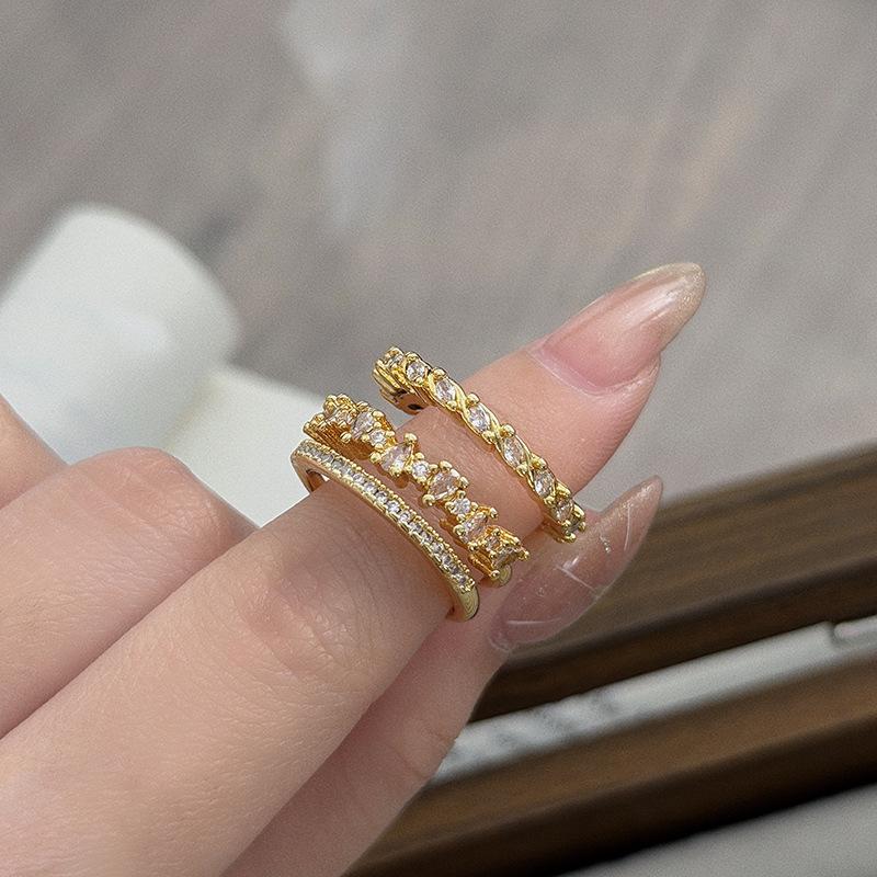 Medieval Light Luxury Gold Full Diamond Row Diamond Star Small Fish Opening Ring Niche High Sense Personality Ring Woman