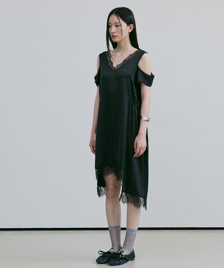 Beleudeunua Lace Trim Satin Dress (Black)