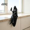 Statua Nera in Resina Stampata 3D/Resina Dama con Cappuccio Figura da Libreria Scultura Gotica Seduta