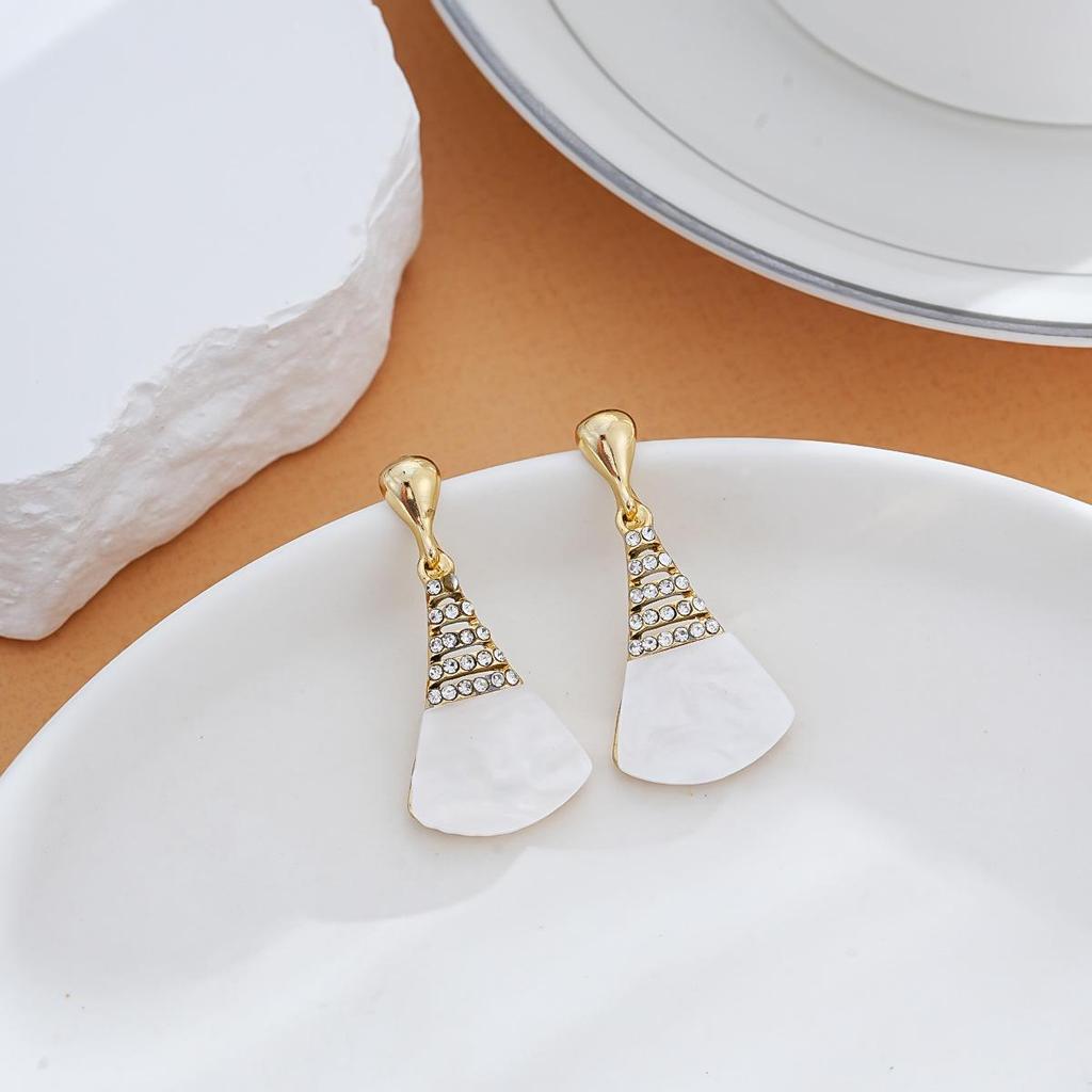 2026 Elegant Fan-Shaped Diamond Stud Earrings for Women - Simple, Fashionable Design