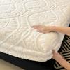 European Style Jacquard Taffeta Fitted Sheet Winter Warm Soft Plush Mattress Protector with Deep Pockets Floral Queen Bed Sheets