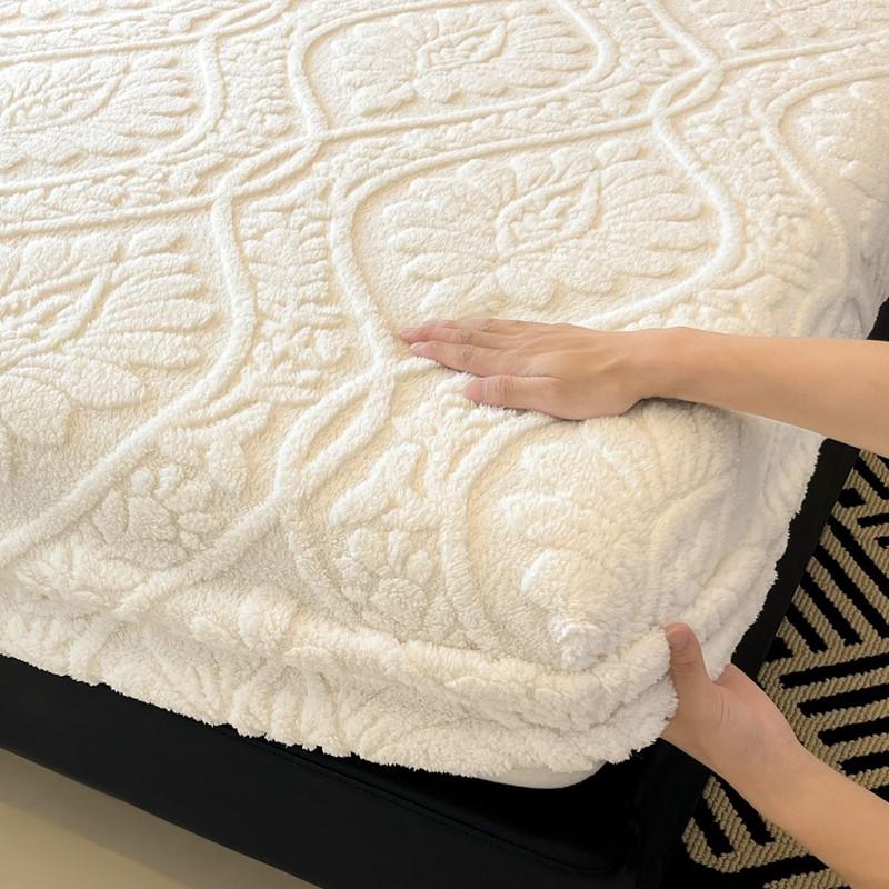 European Style Jacquard Taffeta Fitted Sheet Winter Warm Soft Plush Mattress Protector with Deep Pockets Floral Queen Bed Sheets