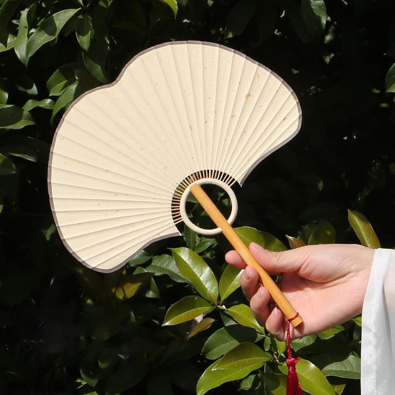 

Vintage Rice Paper Fan Exquisite Chinese Style Ginkgo Round Fan Calligraphy Painting Props Photographs Hand Fan Home Decoration бежевий