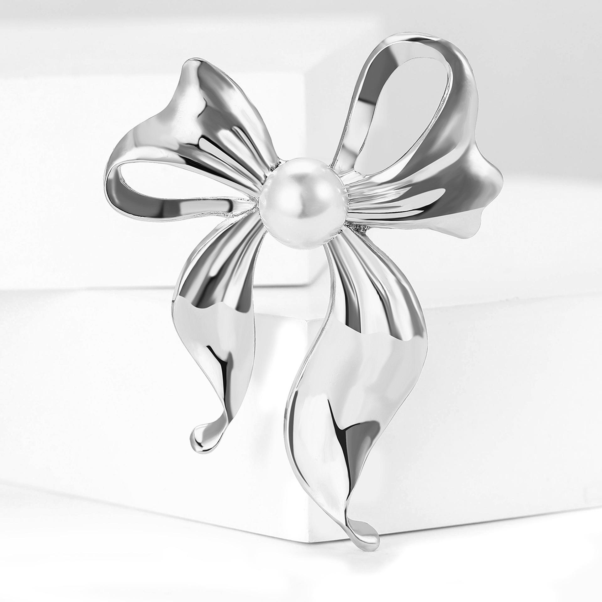 

Изысканный сплав гладкий жемчужный бант брошь элегантный темперамент женская одежда нагрудный цветок ювелирные изделия булавка белый