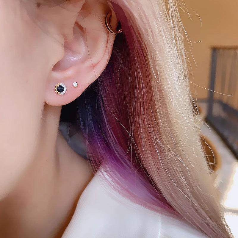 Diamond-in Black and White Round Screw Earrings Screw Earrings Black Agate White Shell Earrings