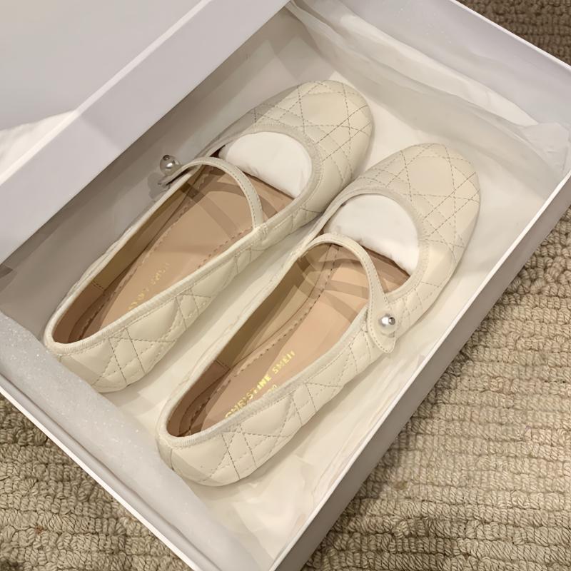 Fashion Temperament Pearl Buckle Strap Women Single Shoes 2025 New Fashion Versatile Women's Flat Shoes Comfortable Simple Flat Shoes