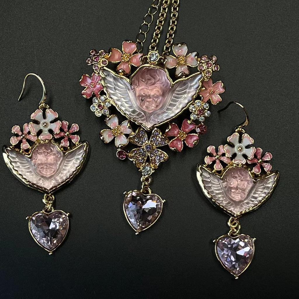 KF Vintage Sleeping Angel Pendant Love Earnail Enamel Craftsmanship Pink Flower Crystal Relief Necklace