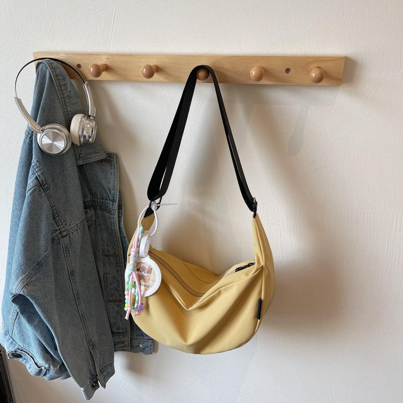 Large capacity bag women's versatile new niche fashion shoulder messenger bag commuter casual dumpling bag