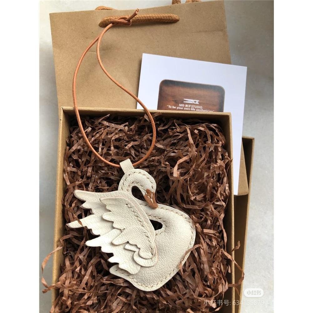 White Swan Leather Handmade Exquisite Bag Charm Car Keychain Pendant