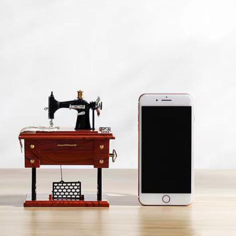 Sewing Machine Mini Music Box Vintage Wind-up Music Box Desktop Decoration Creative Birthday Gift Clothing Store Decoration