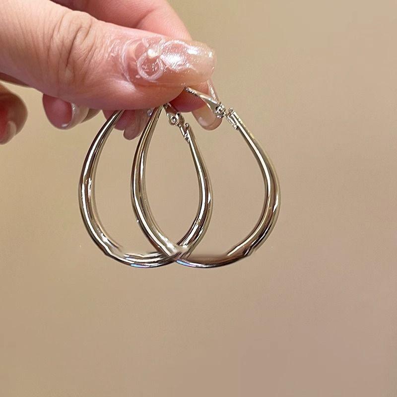 Stylish Silver Needle Round Hoop Earrings: Simple, Fashionable, Versatile, with a Light Luxury Feel