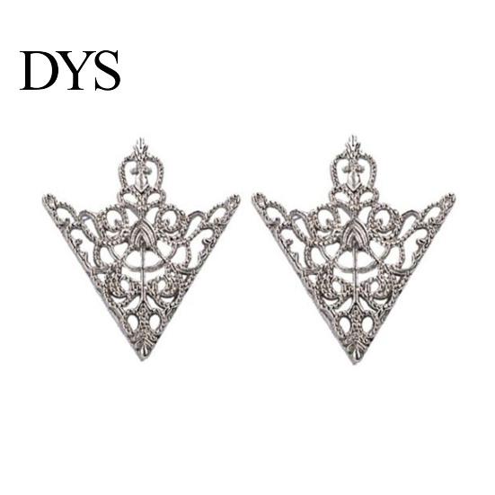 Non Damaging Clothing Pin 1 Pair Vintage Shirt Collar Clip, Hollow-Out Decoration Alloy Triangle Clip Brooch for Men Women Embellishment