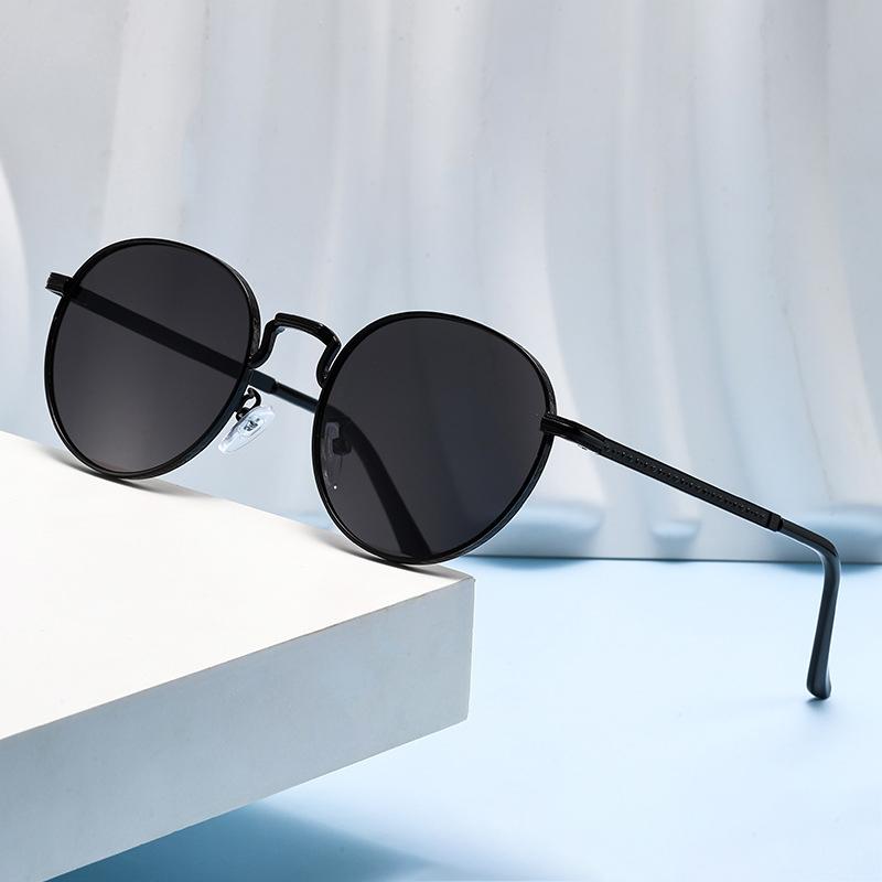 New Model Metal-framed Sunglasses Trendy And Fashionable With Oval Shape And Stylish Design.2403