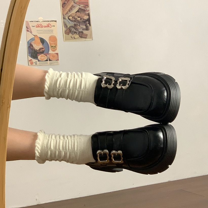 Moccasin women's shoes 2025 autumn new small height increase 7 small leather shoes retro belt buckle Velcro loafers