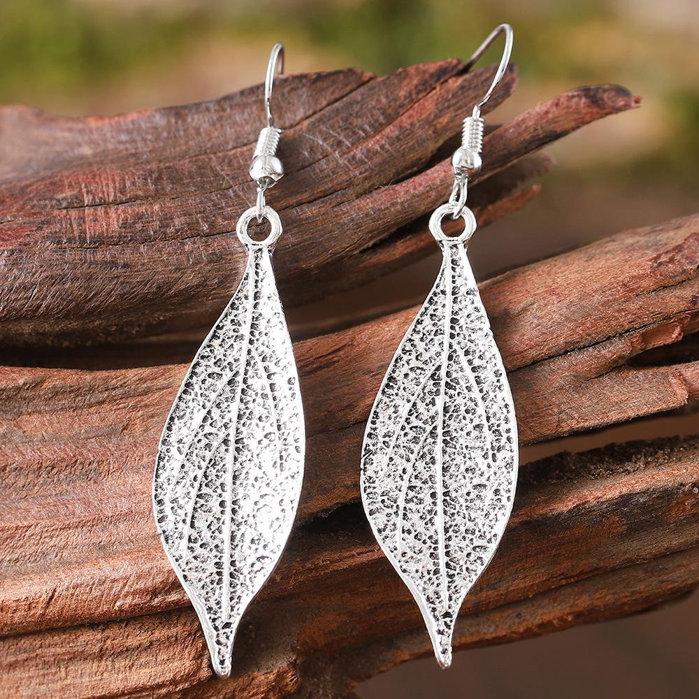 

Retro Palace Style Ancient Blue Leaf Earrings New Leaf-shaped Design Ear Jewelry срібний