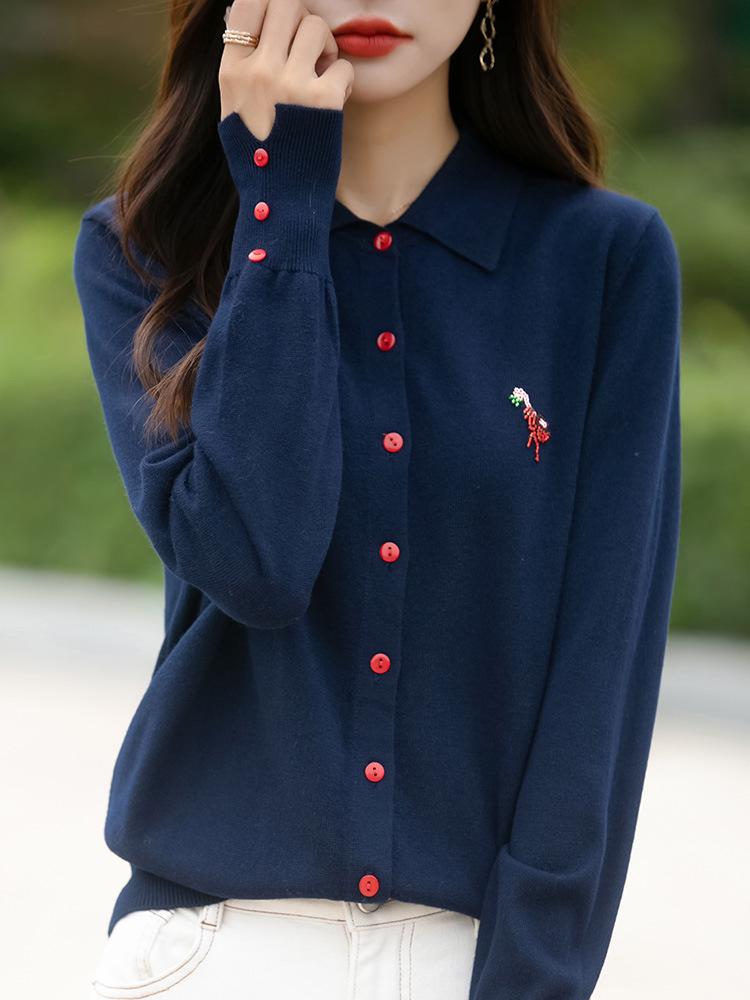 

Женский трикотажный кардиган поло с длинным рукавом и вышивкой, с рубашечным воротником, 2025 M