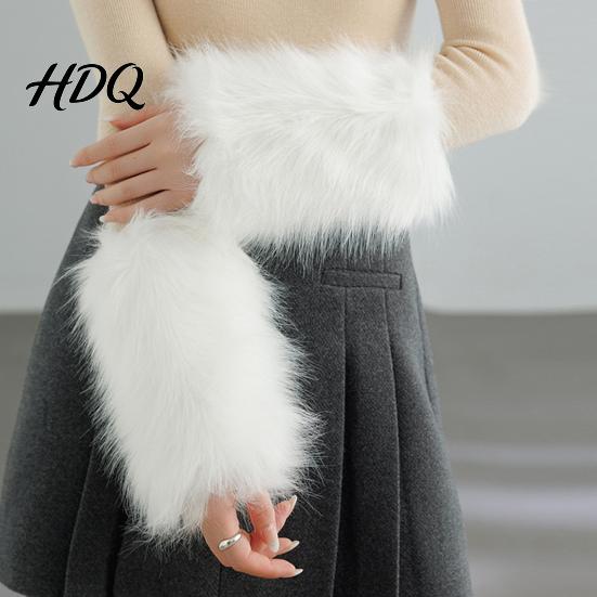 Stylish Plush Cuff Sleeves 1 Pair Faux Fur Wrist Cuffs for Women Fluffy Fox Arm Elegant Winter Accessories Warmers with Satin Lining Warm