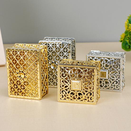 Vintage Hollow Out Jewelry Box Gold/Silver Plated Plastic Candy Box Wedding Party Favor Box for Ring Earrings Necklace Bridal Shower Birthday Supplies