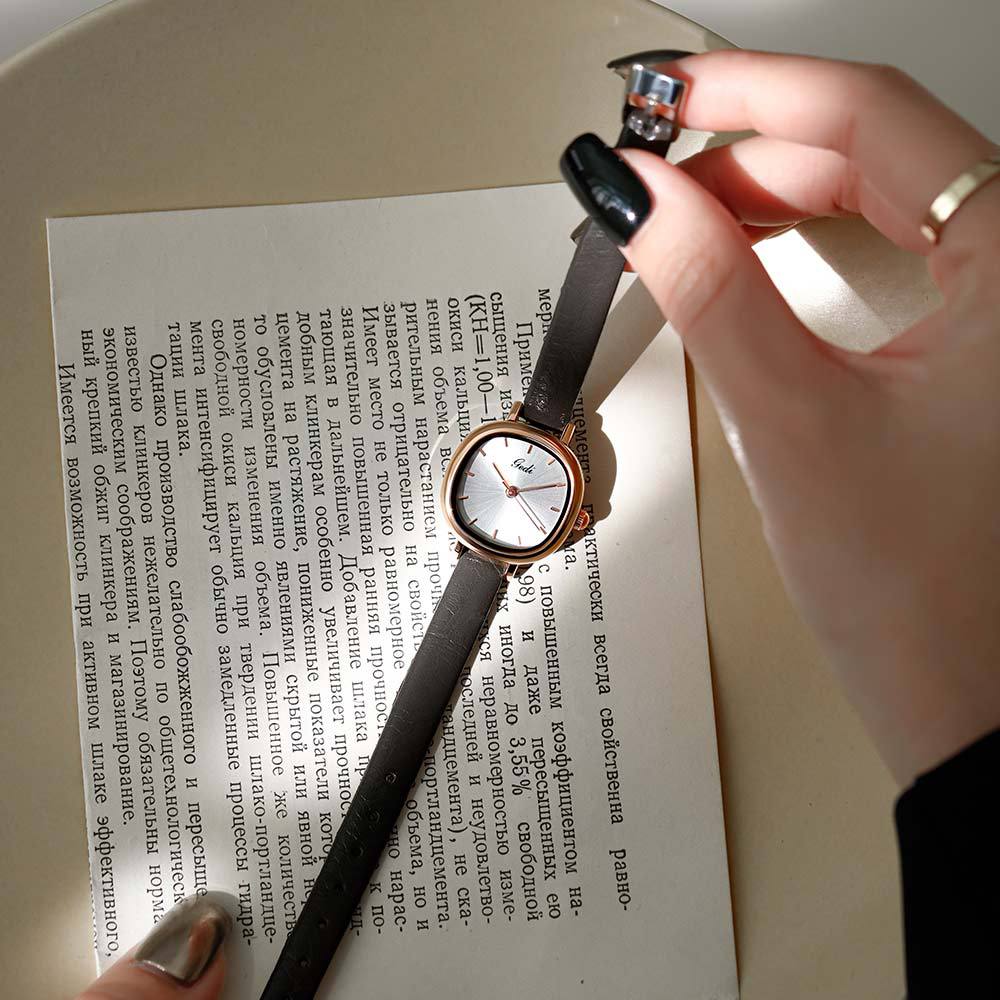 Neue Uhr frauen Ins Stil Nische Design Retro Damen frauen Temperament Mode Uhr