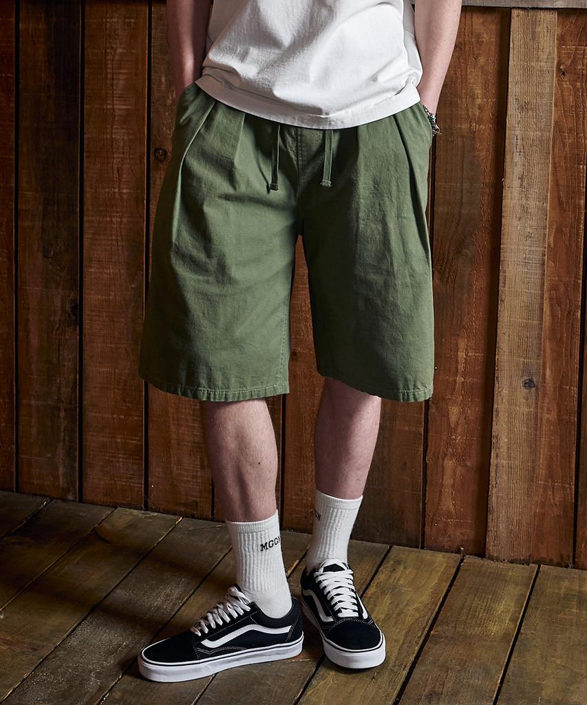 MAGOODGAN Bernard 4918 Double-Pleated Khaki Elastic Waist Shorts