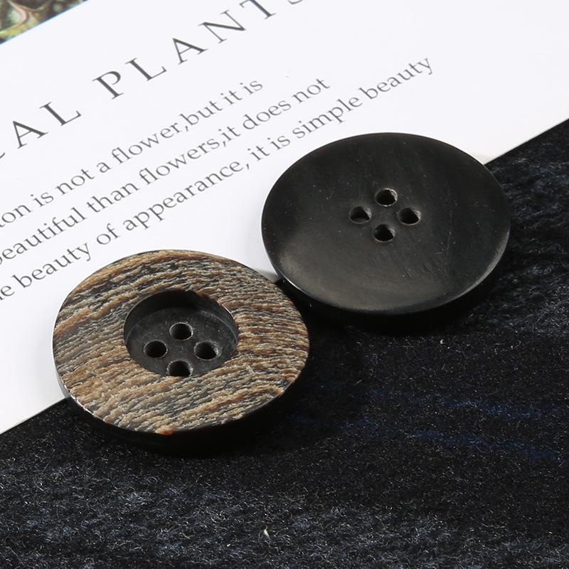 

Пальто роговые пуговицы Высококачественная мужская и женская одежда Пуговицы для пиджаков Аксессуары для костюмов Детский свитер Высококачественные пуговицы специальной формы Four-eye model * 30MM