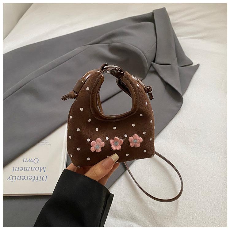 

Нишевый дизайн, маленькая сумка для ношения в руке, женская, 2025 новая, мини, супер огонь, красный конверт, ретро, зарубежный стиль, на плечо, сумка-мессенджер