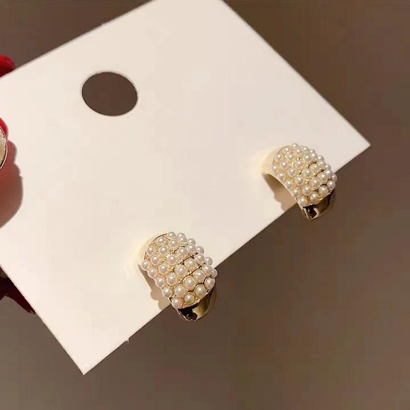 Korean Elegant Pearl Stud Earrings for Women: Versatile, High-Class Style Jewelry