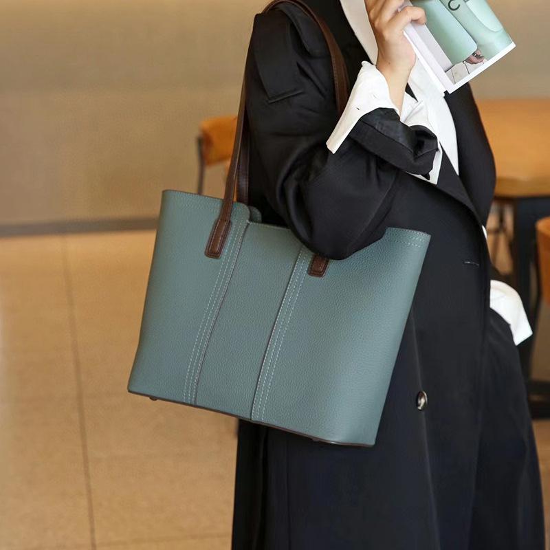 Genuine Leather Tote Bag for Women Large Capacity Commuter Shoulder Handbag Luxury Cowhide Office Purse with Zipper Closure