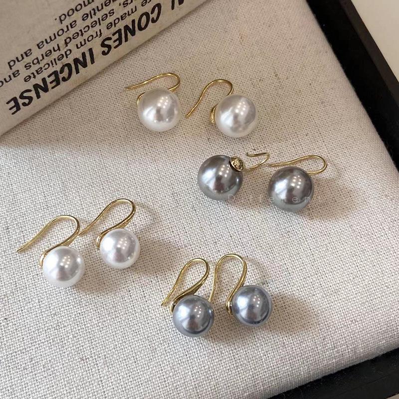 Elegant 2024 Baroque Pearl Earrings: Trendy Retro High-Heel Ear Hooks for Women.